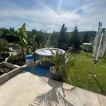 House 2 Bedrooms 1 Bathroom *