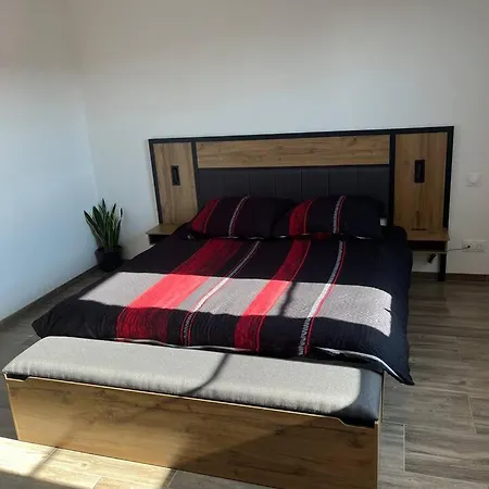 House 2 Bedrooms 1 Bathroom