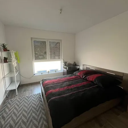 House 2 Bedrooms 1 Bathroom *
