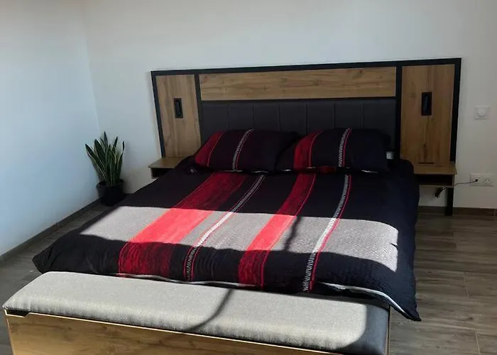 House 2 Bedrooms 1 Bathroom